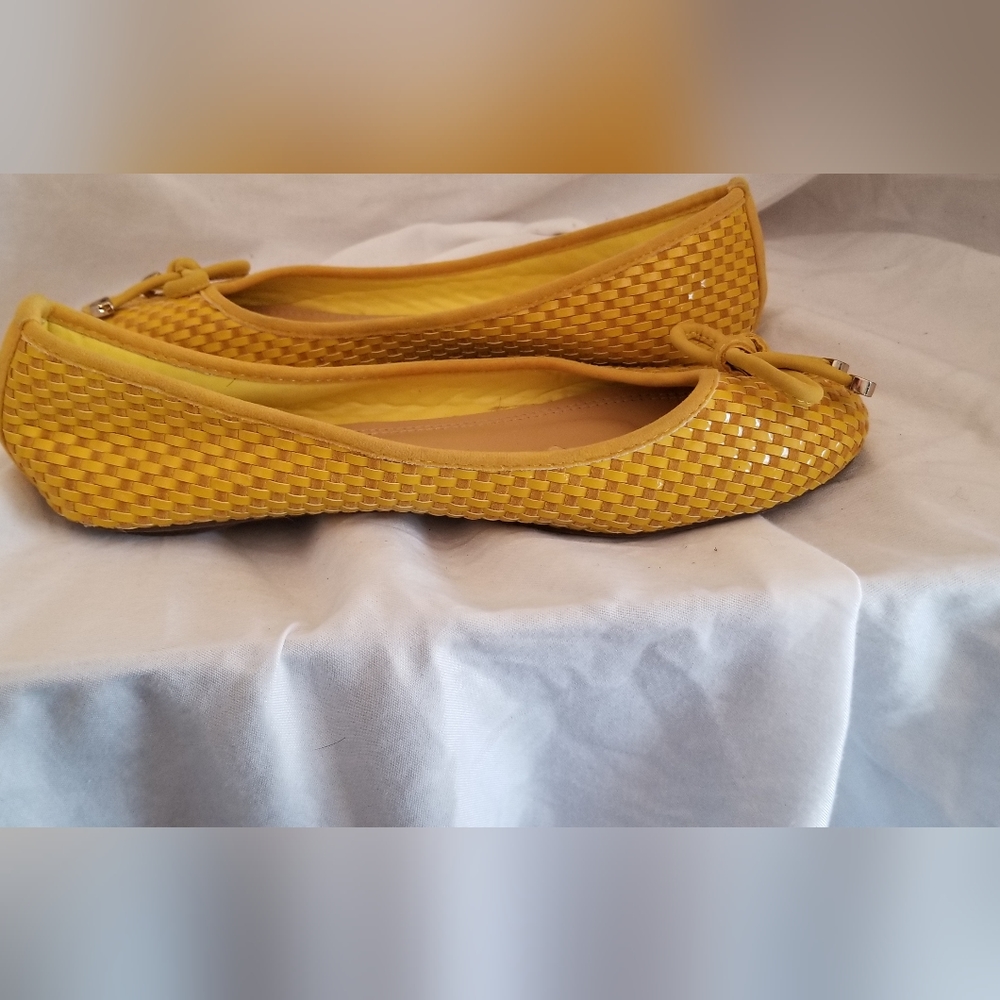 Aerie CG Shoes womens yellow & gold basket weave flat shoe size 8.5 - Picture 4 of 8